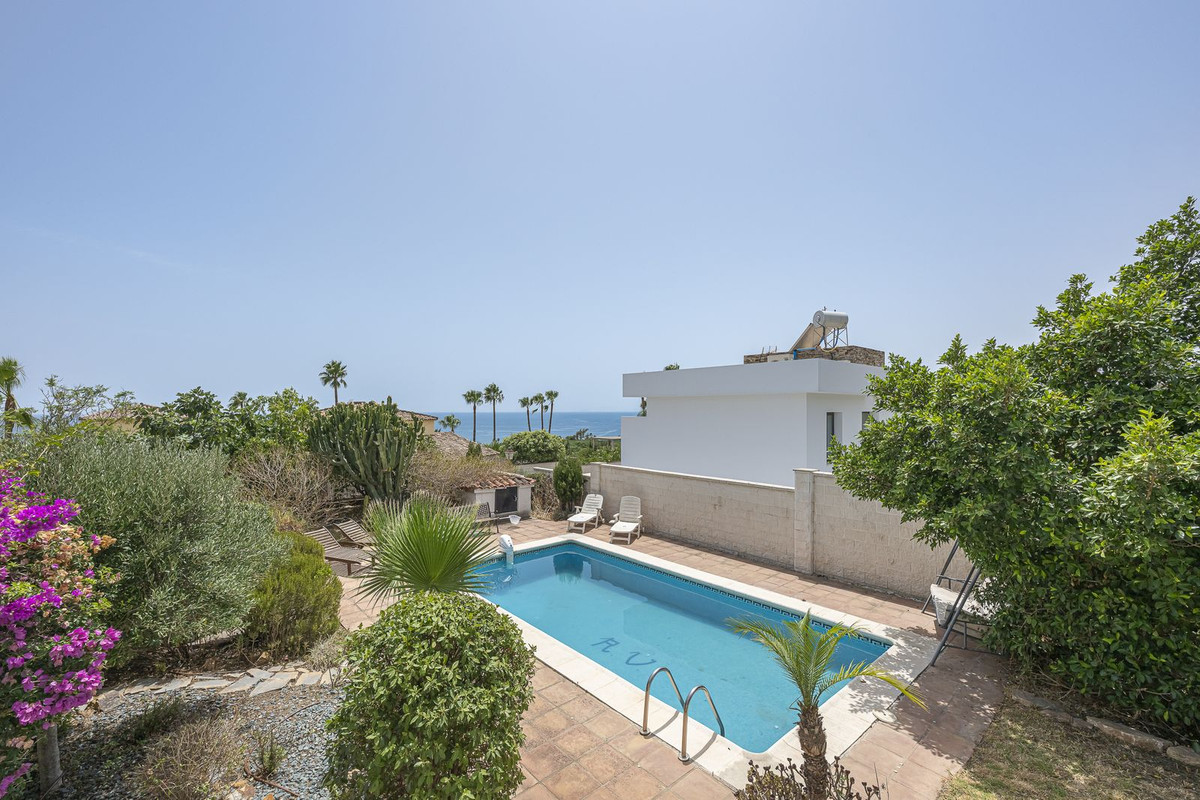 Villa for sale in Manilva