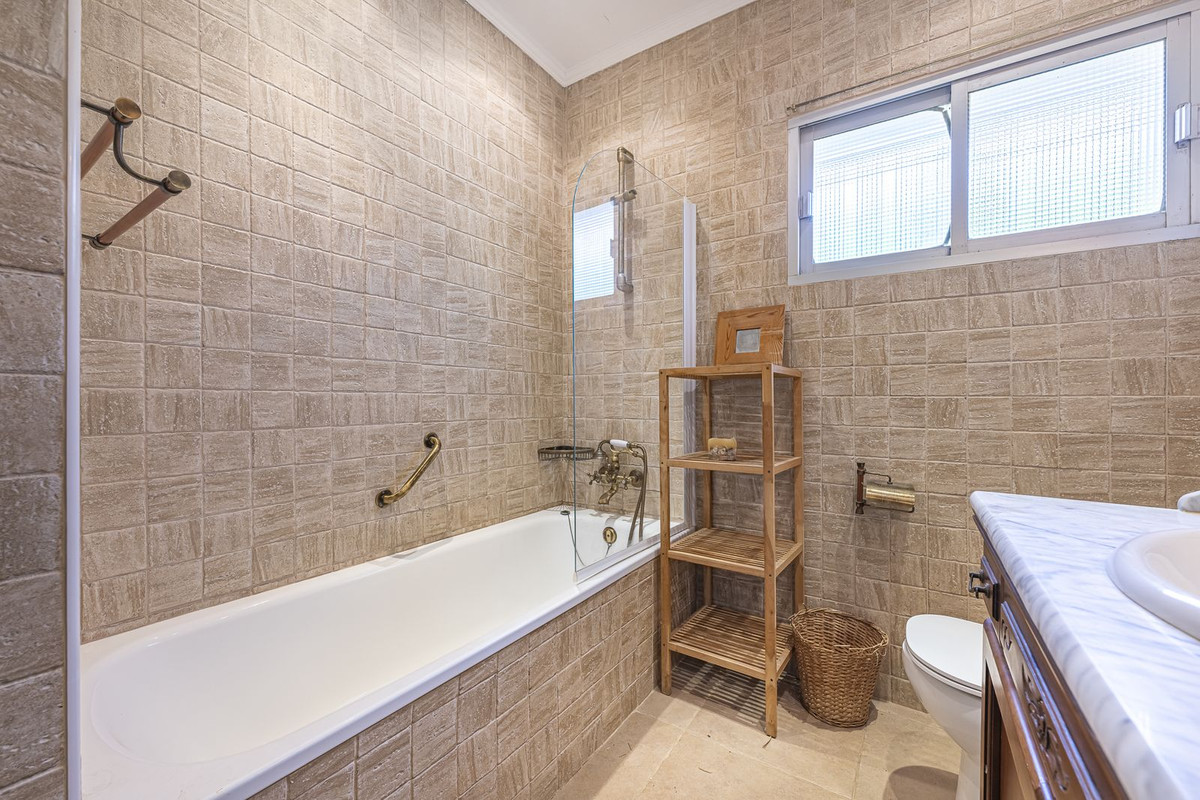 Villa for sale in Manilva