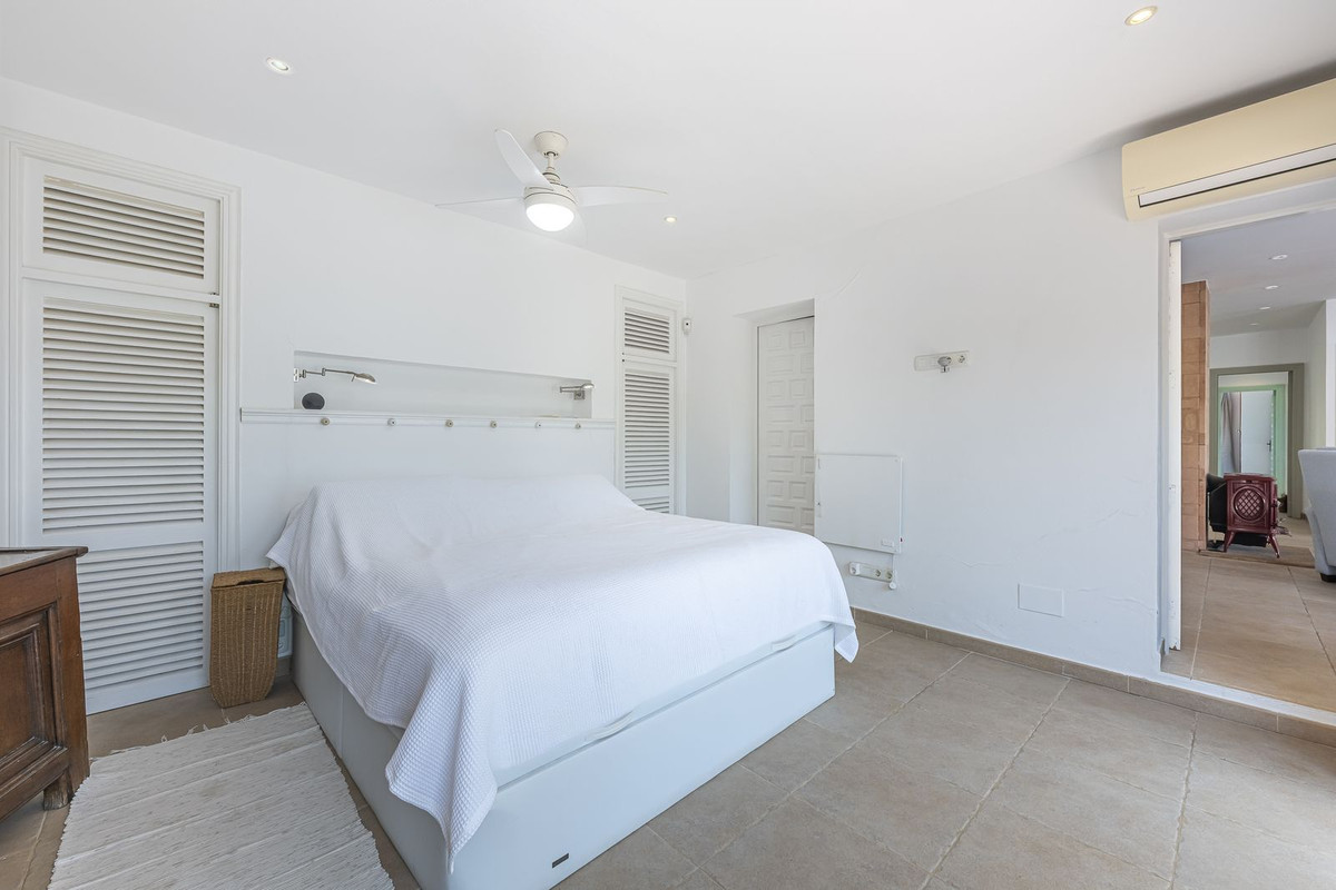 Villa for sale in Manilva