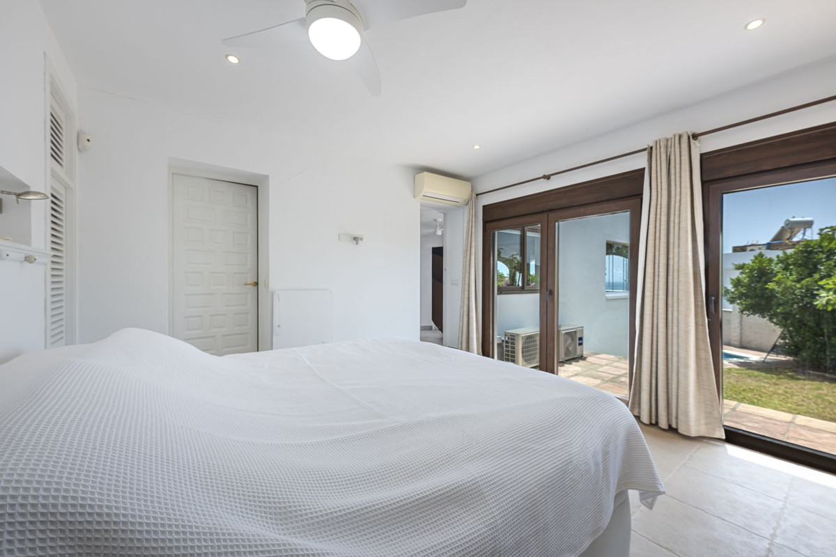 Villa for sale in Manilva