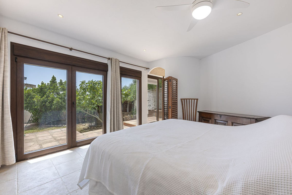 Villa for sale in Manilva