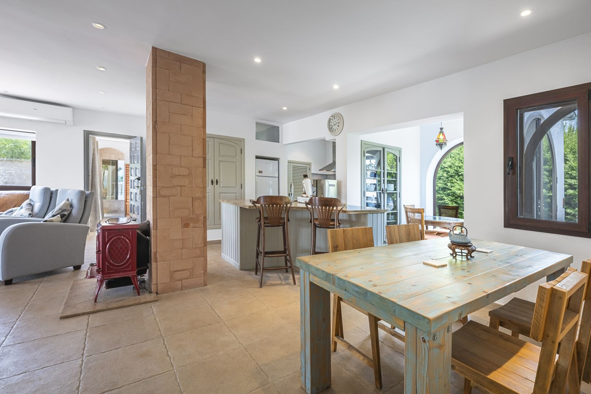 Villa for sale in Manilva