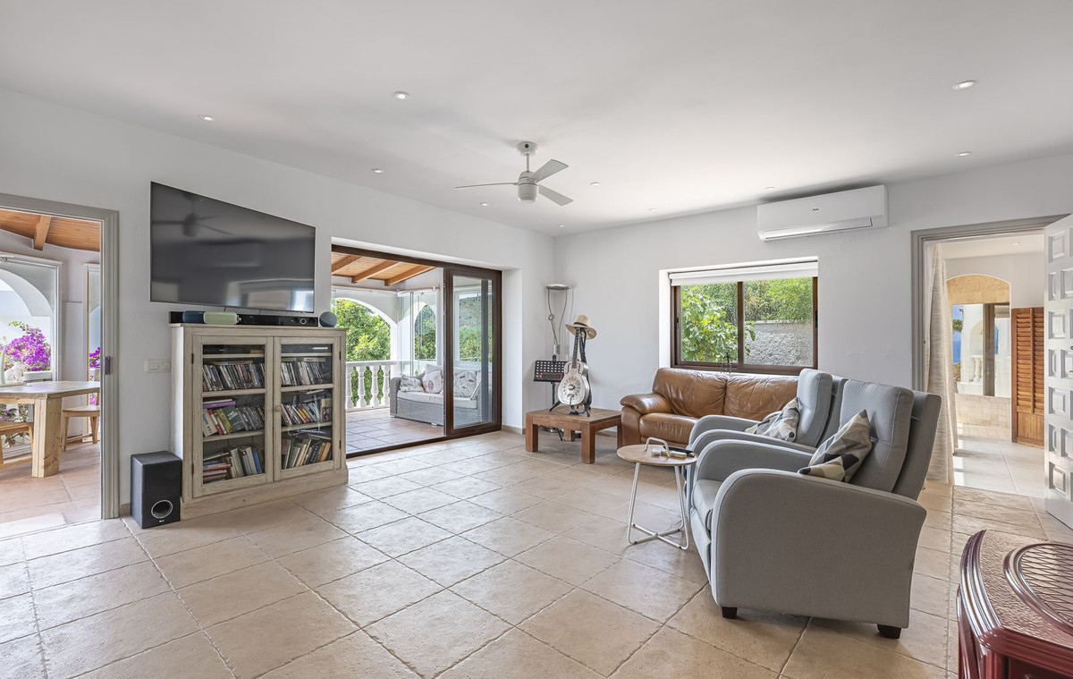 Villa for sale in Manilva