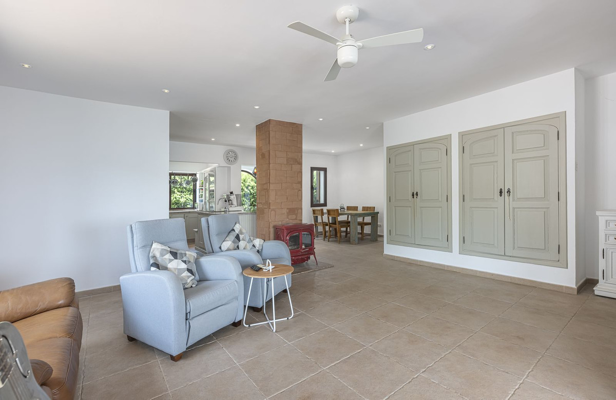 Villa for sale in Manilva