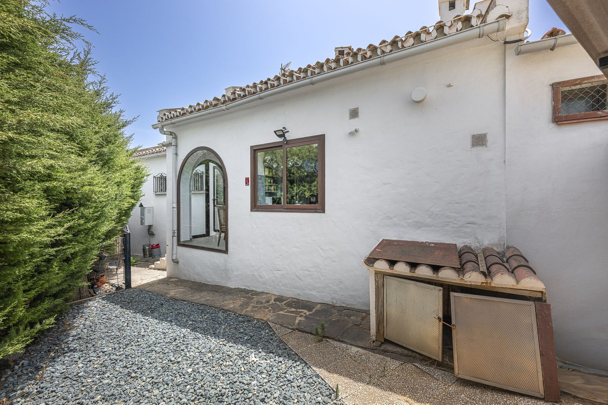 Villa for sale in Manilva