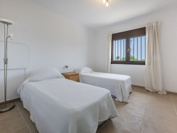 Villa for sale in Manilva