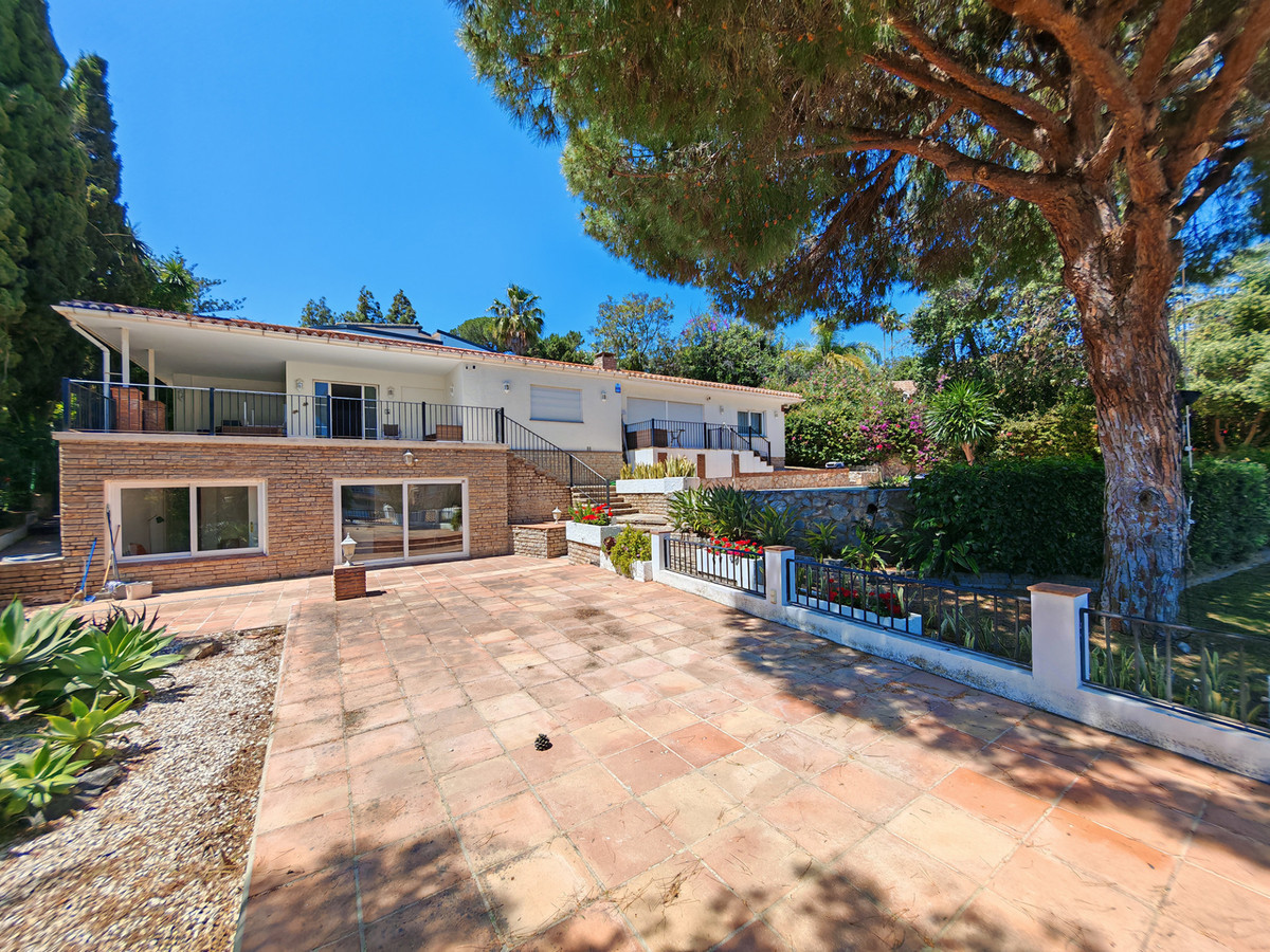 Villa-in-Marbella-Ref-R5392294 Villa for sale in Marbella