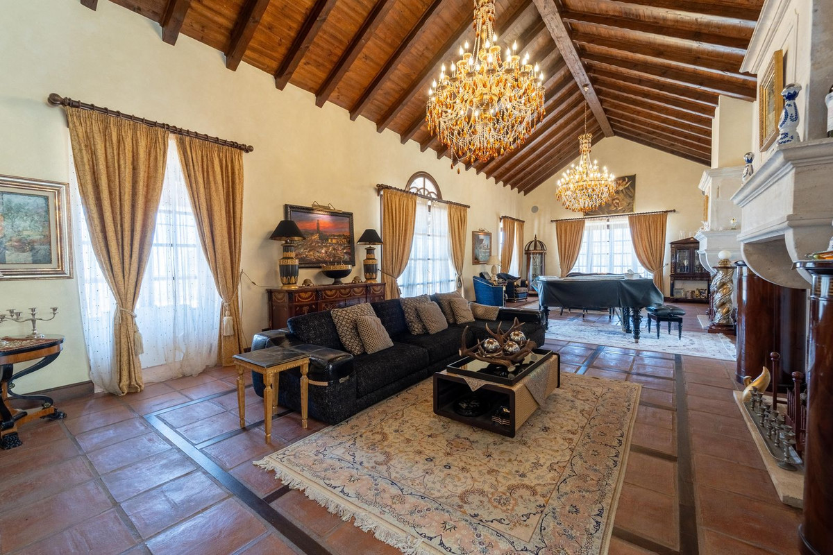 Villa for sale in Marbella