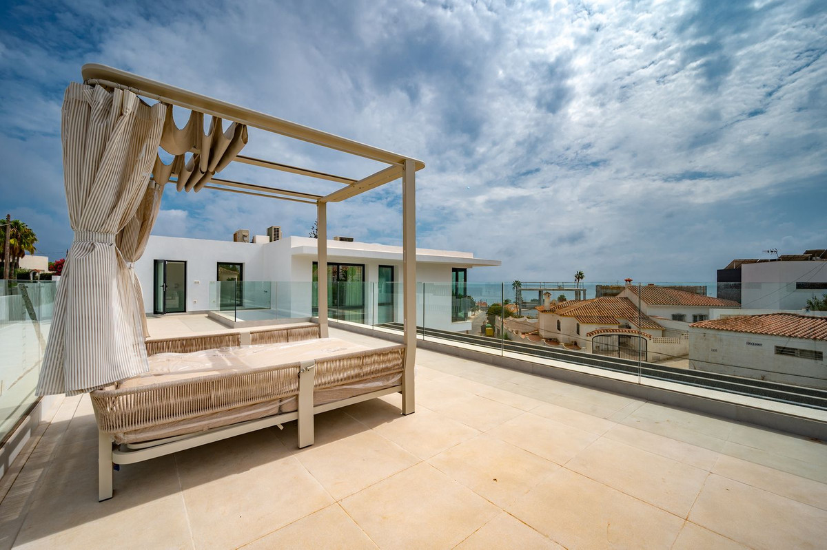 Villa for sale in Mijas