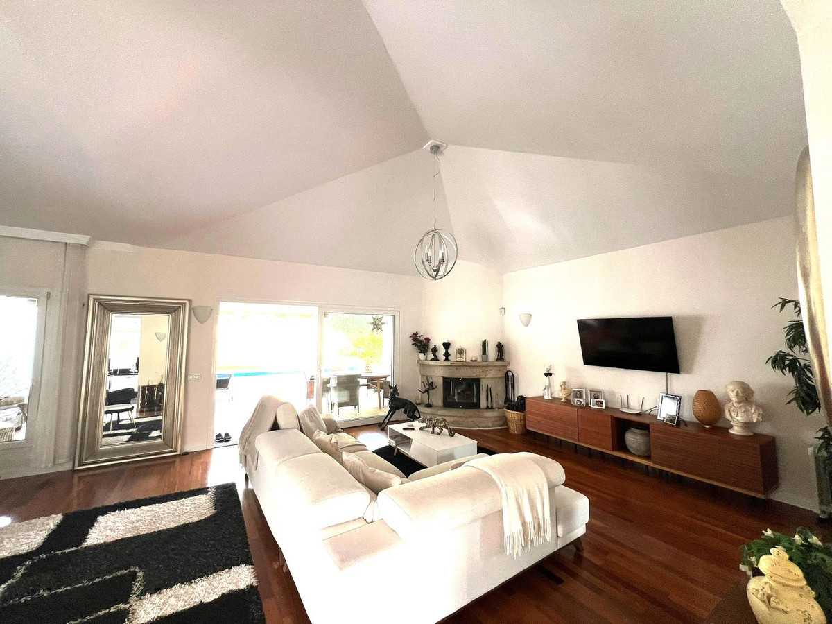 Villa for sale in Mijas