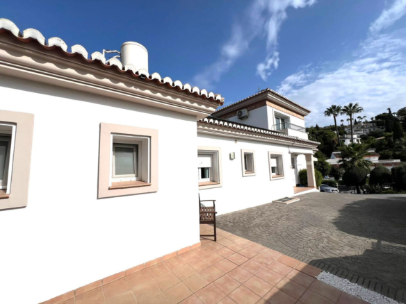 Villa for sale in Mijas