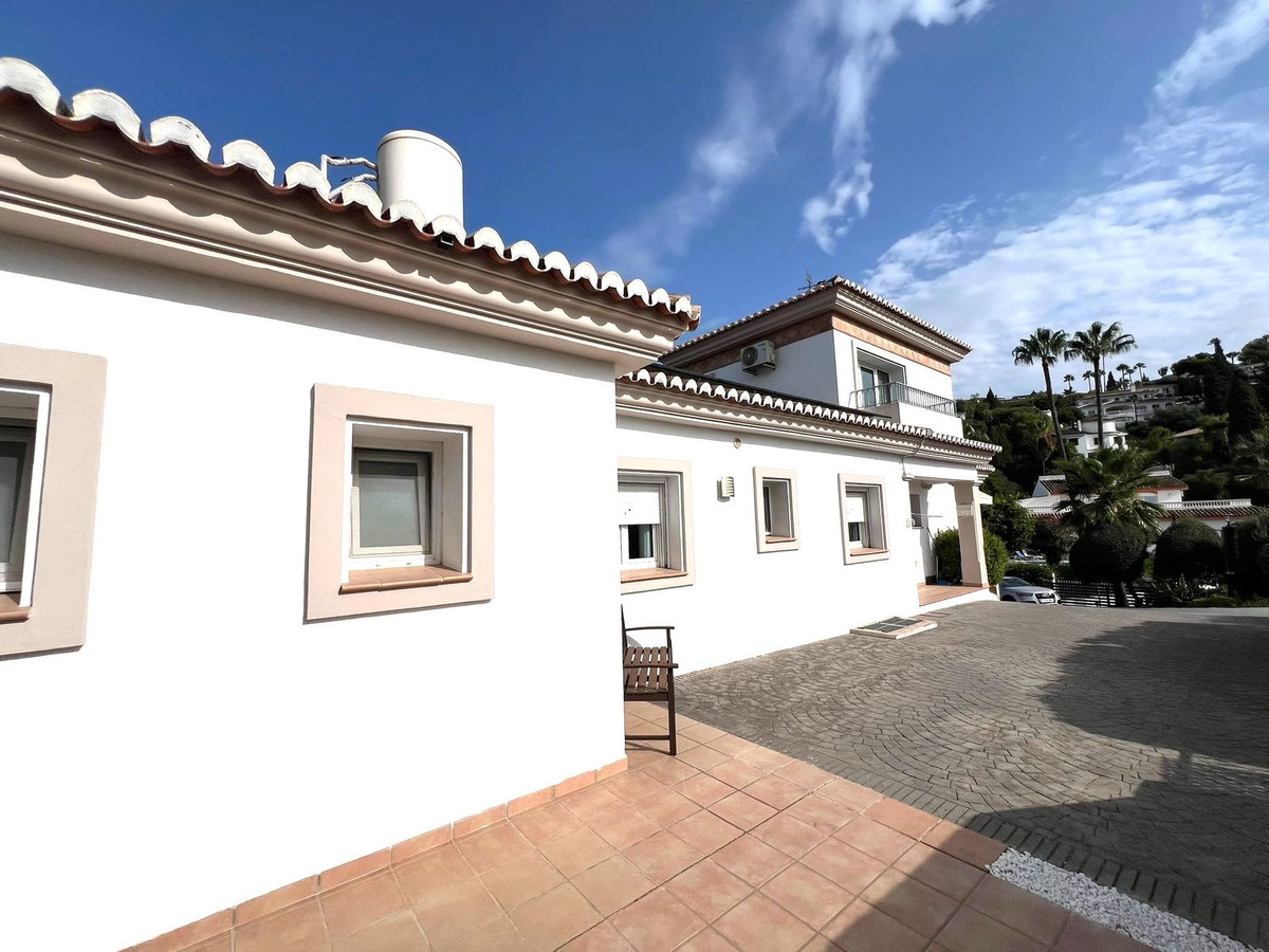 Villa for sale in Mijas