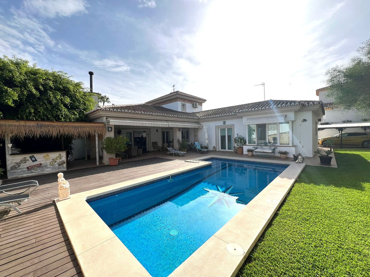 Villa for sale in Mijas