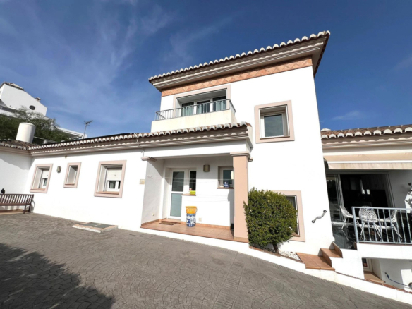 Villa for sale in Mijas