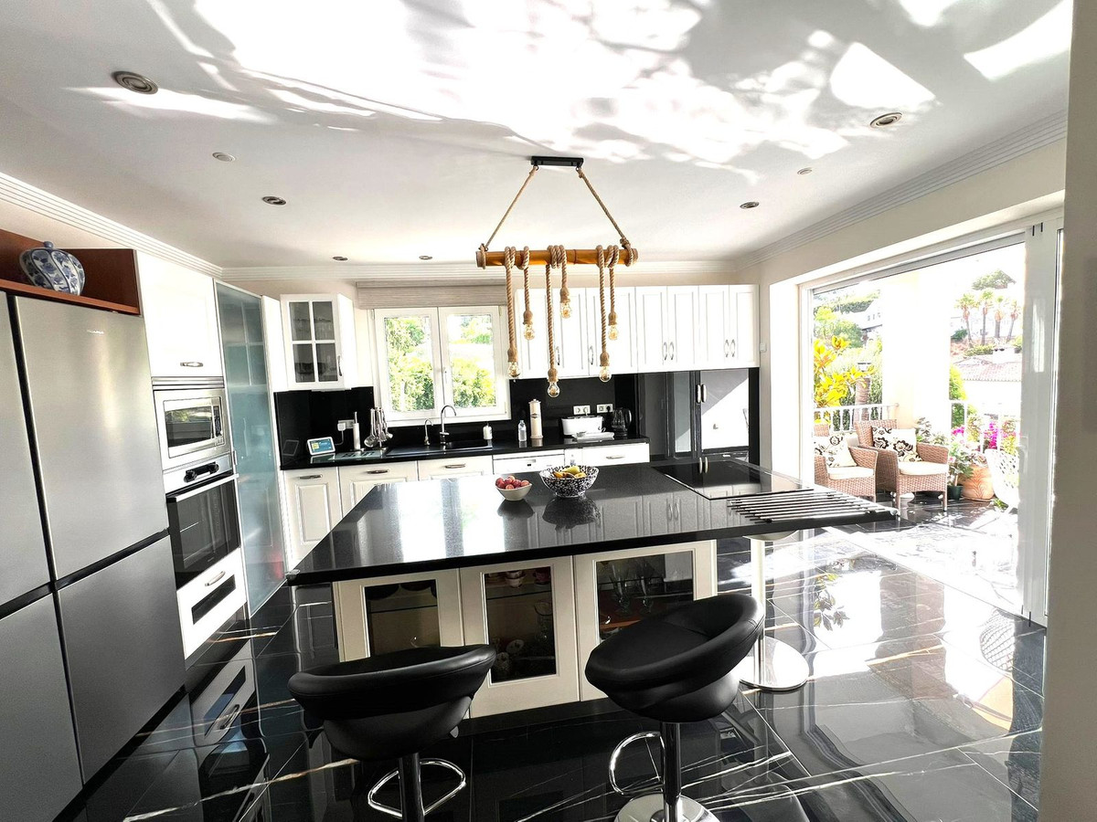 Villa for sale in Mijas