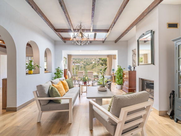 Villa for sale in Mijas