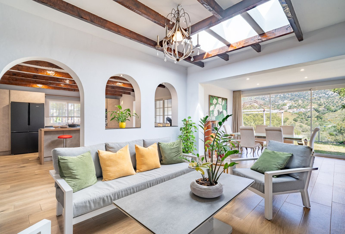 Villa for sale in Mijas