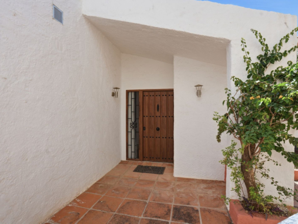 Villa for sale in Mijas