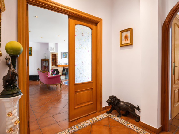 Villa for sale in Mijas