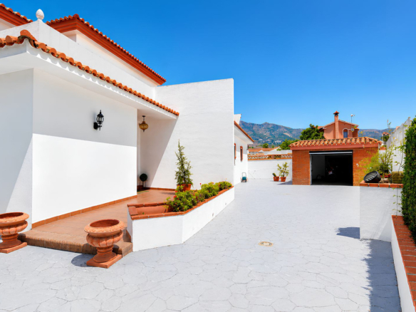 Villa for sale in Mijas