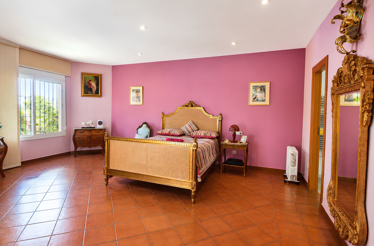 Villa for sale in Mijas