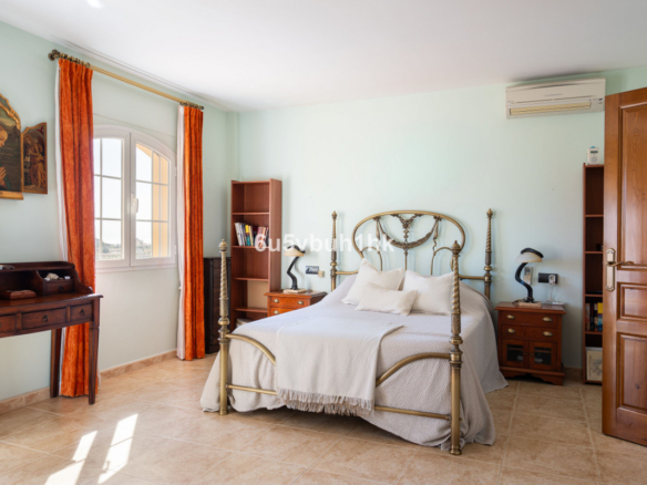 Villa for sale in Mijas