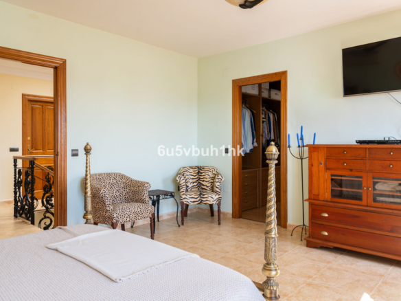 Villa for sale in Mijas