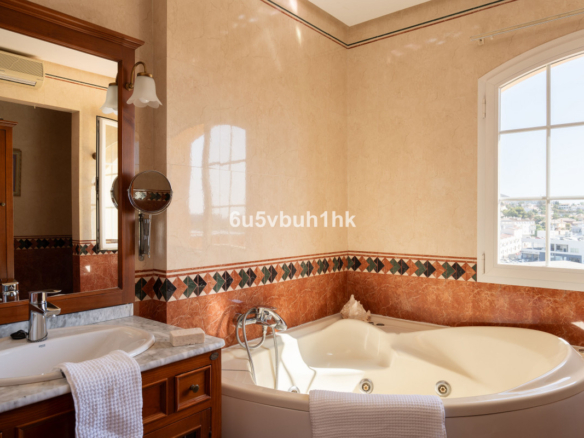 Villa for sale in Mijas