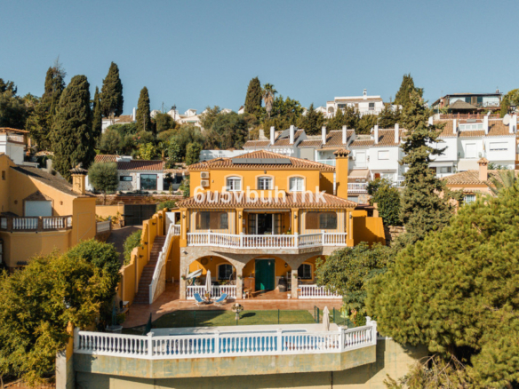 Villa for sale in Mijas
