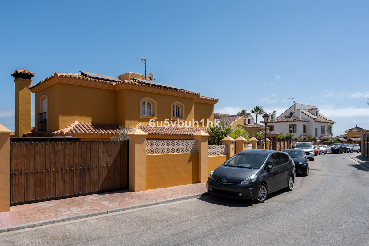 Villa for sale in Mijas