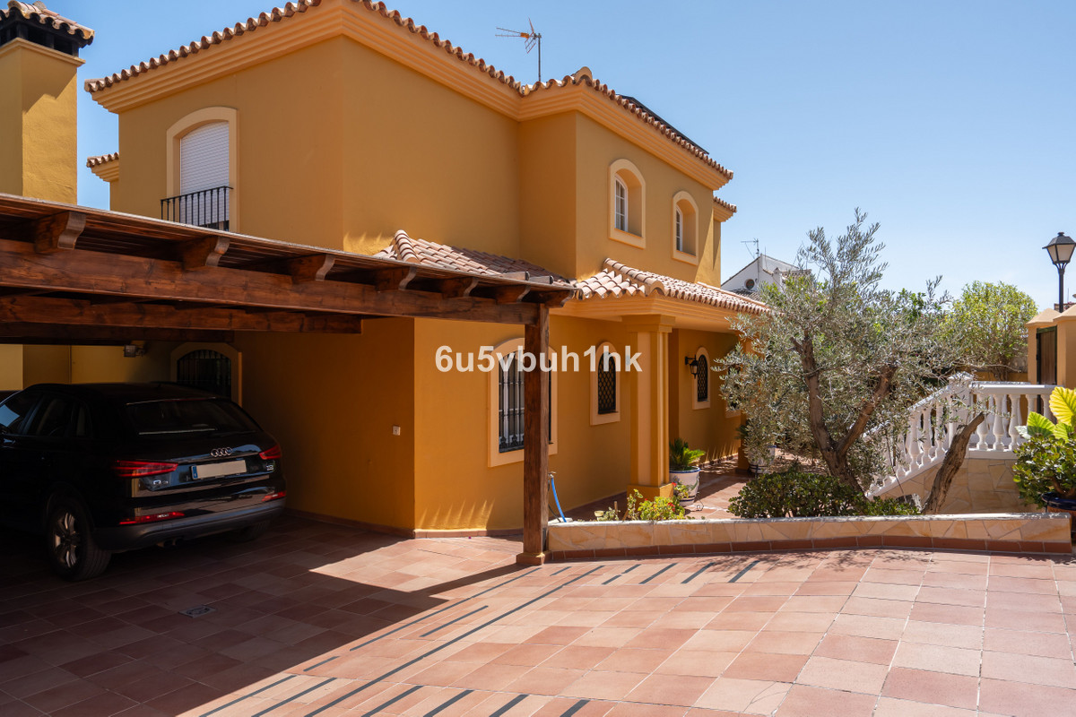 Villa for sale in Mijas