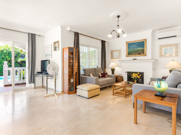 Villa for sale in Mijas
