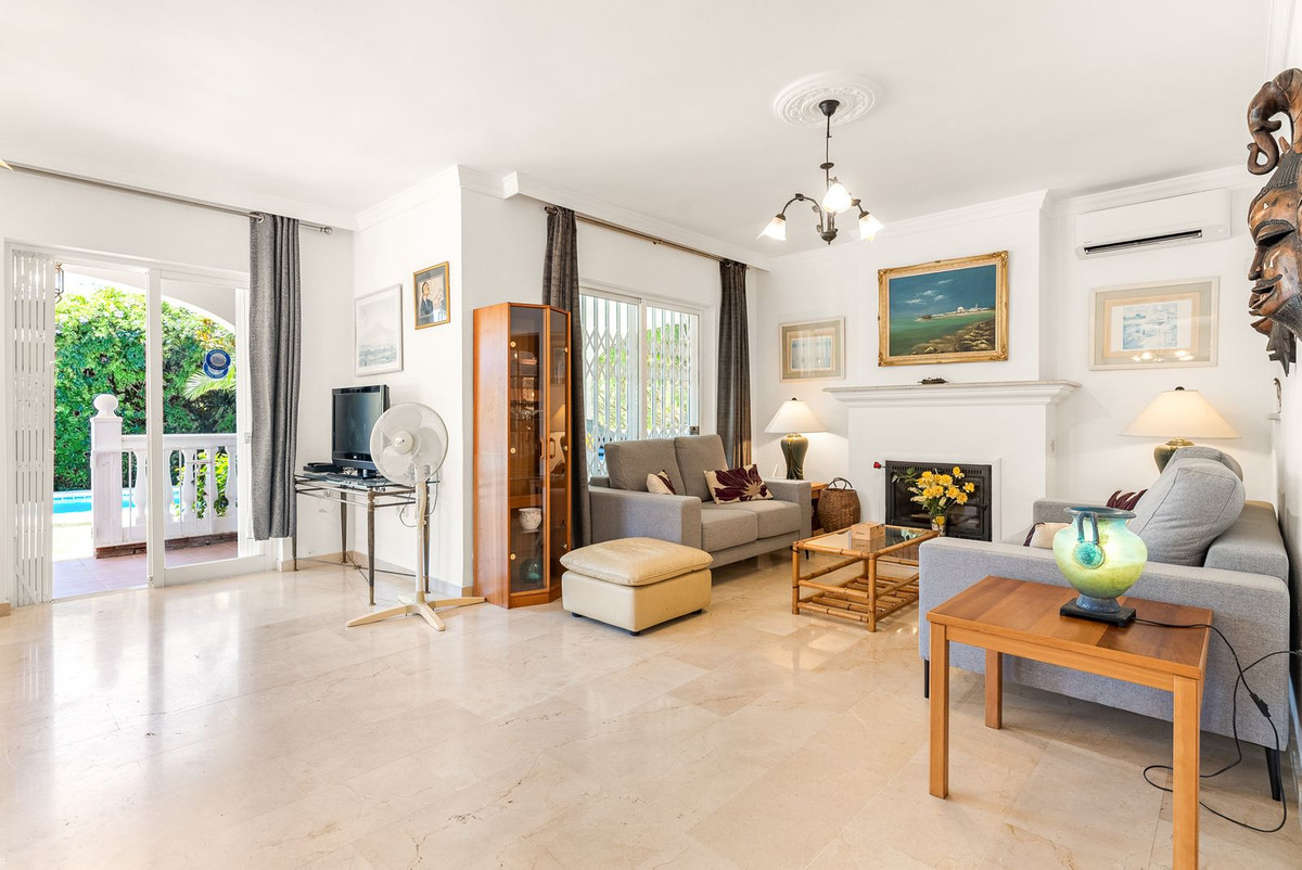 Villa for sale in Mijas
