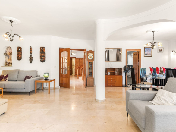 Villa for sale in Mijas