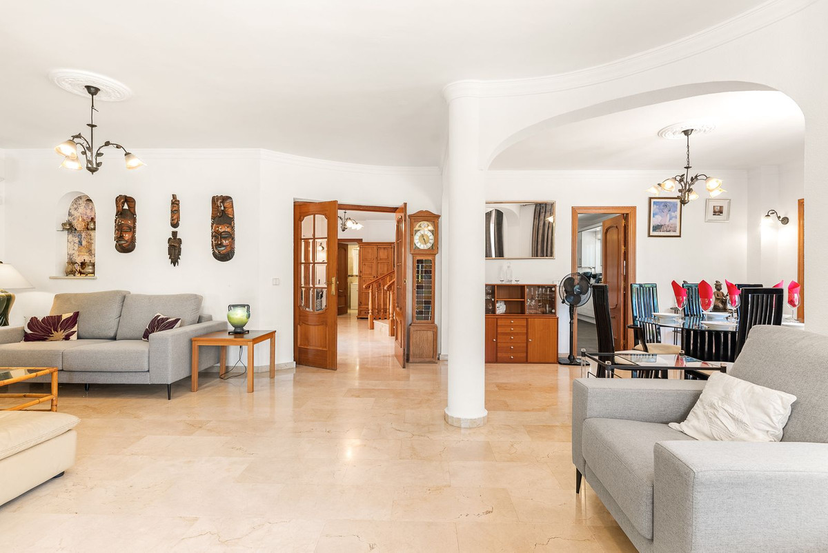 Villa for sale in Mijas