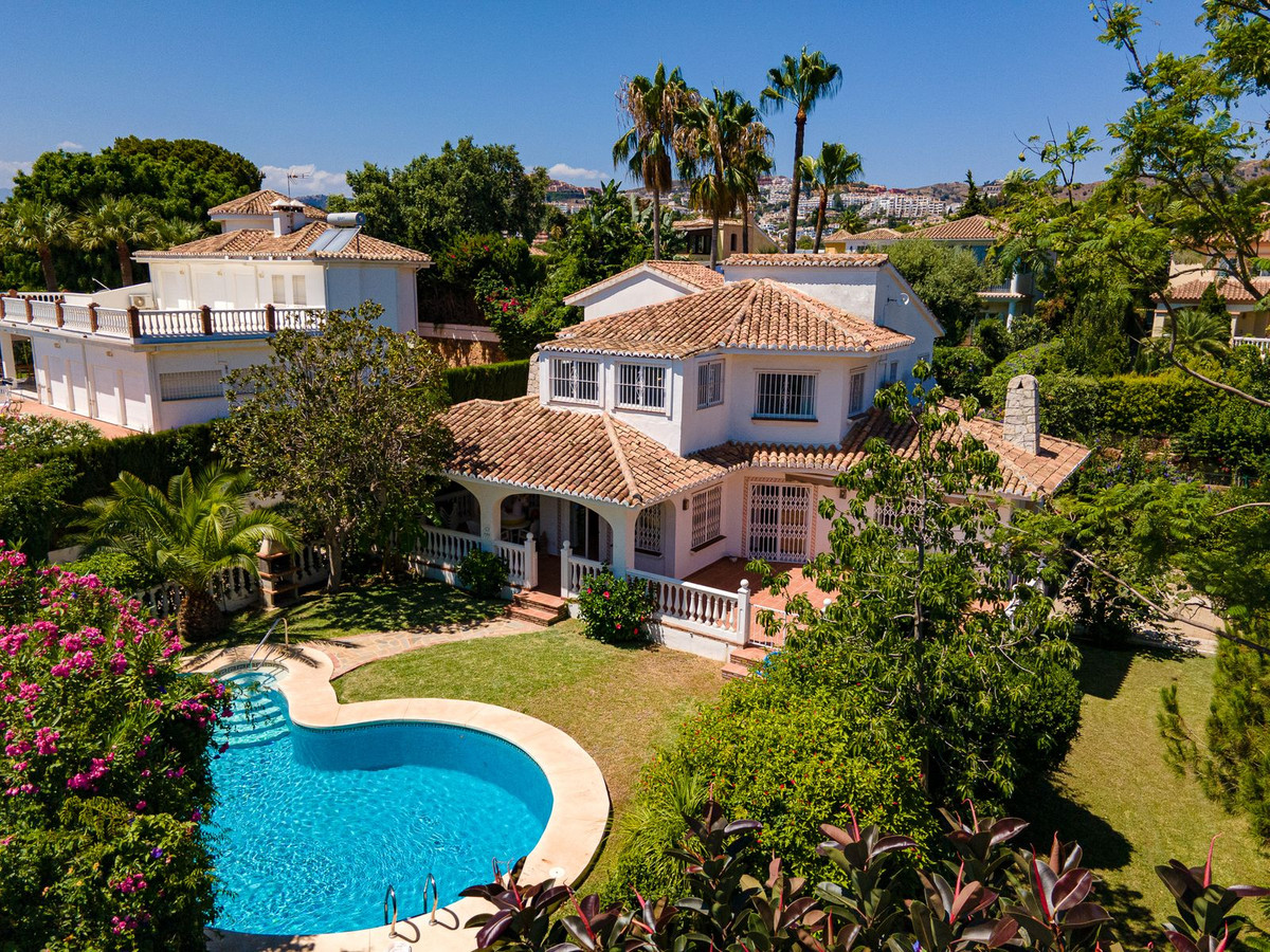 Villa for sale in Mijas