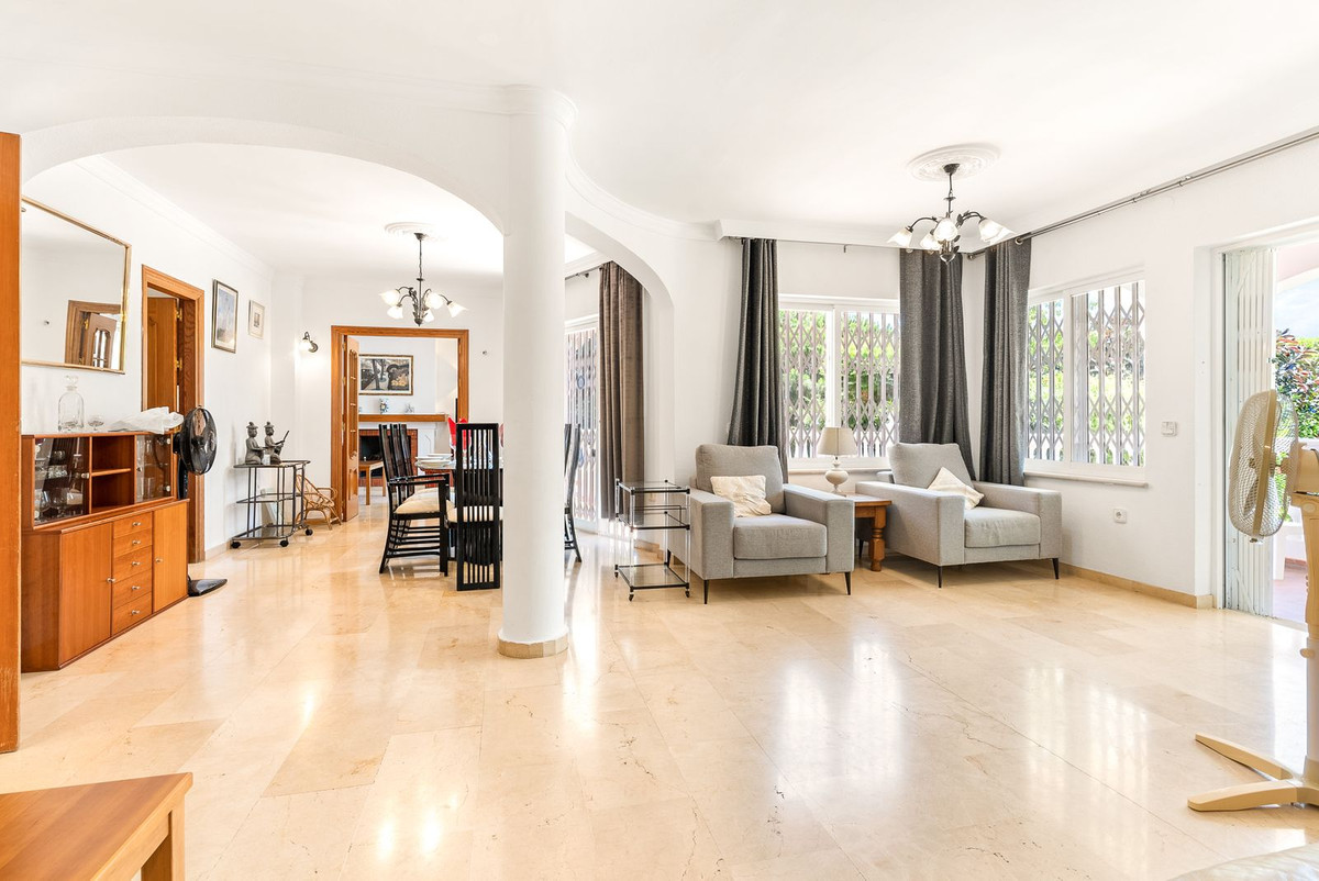 Villa for sale in Mijas