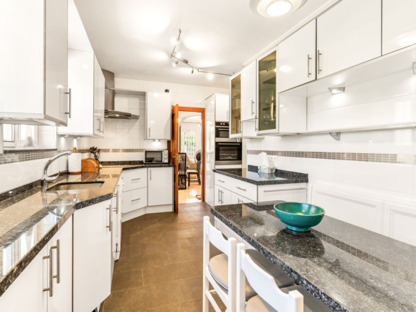 Villa for sale in Mijas