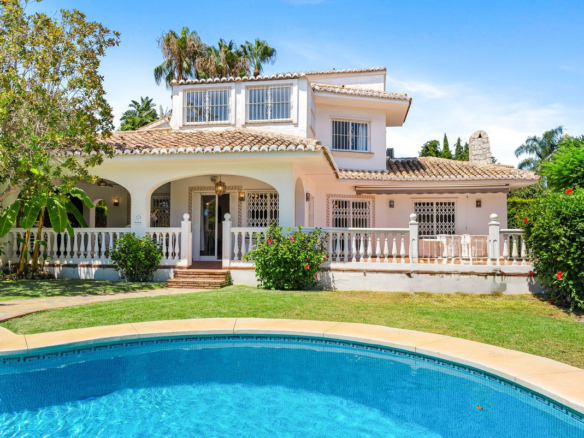 Villa for sale in Mijas