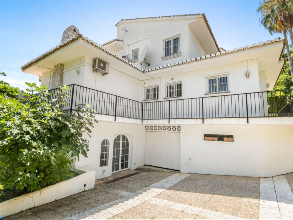 Villa for sale in Mijas