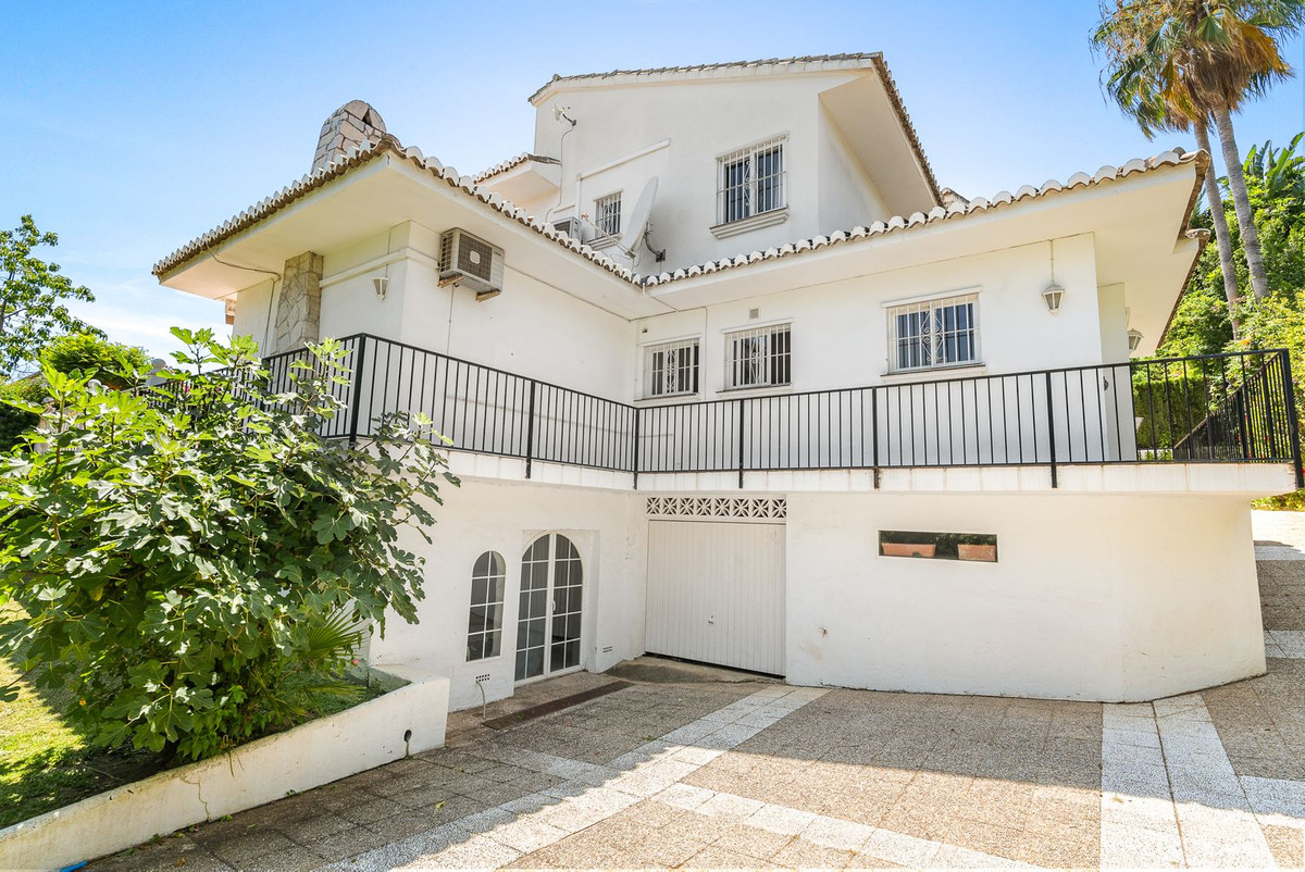 Villa for sale in Mijas
