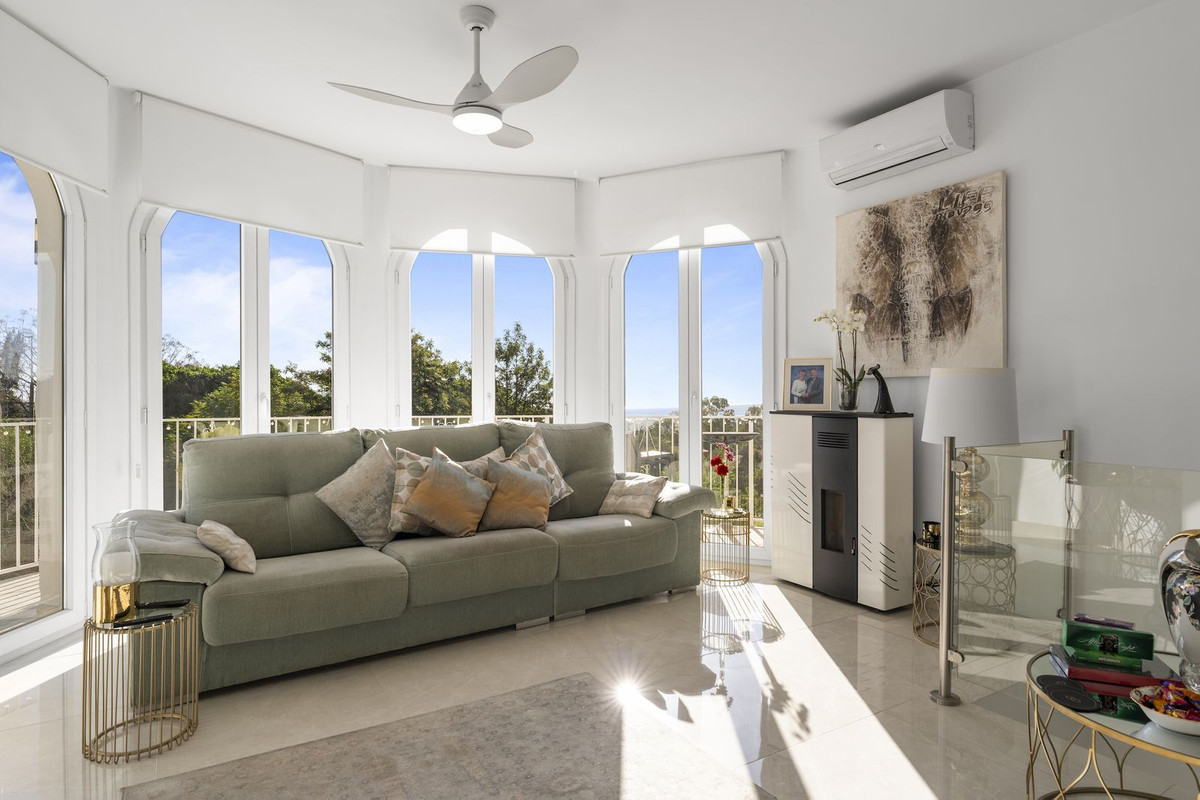 Villa for sale in Mijas