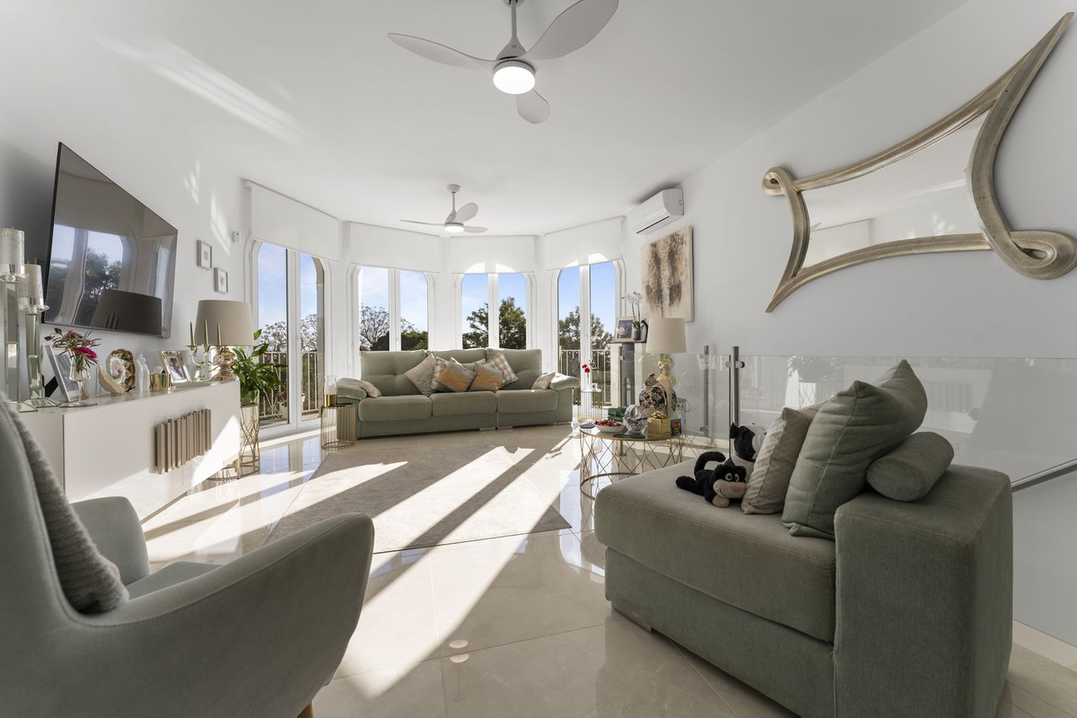 Villa for sale in Mijas