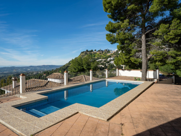 Villa for sale in Mijas