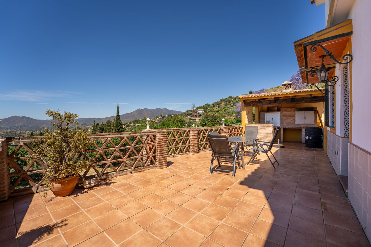 Villa for sale in Mijas