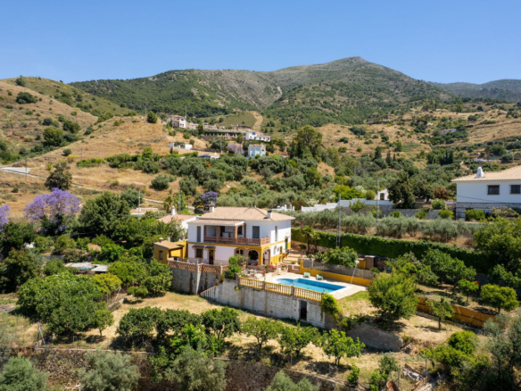 Villa for sale in Mijas