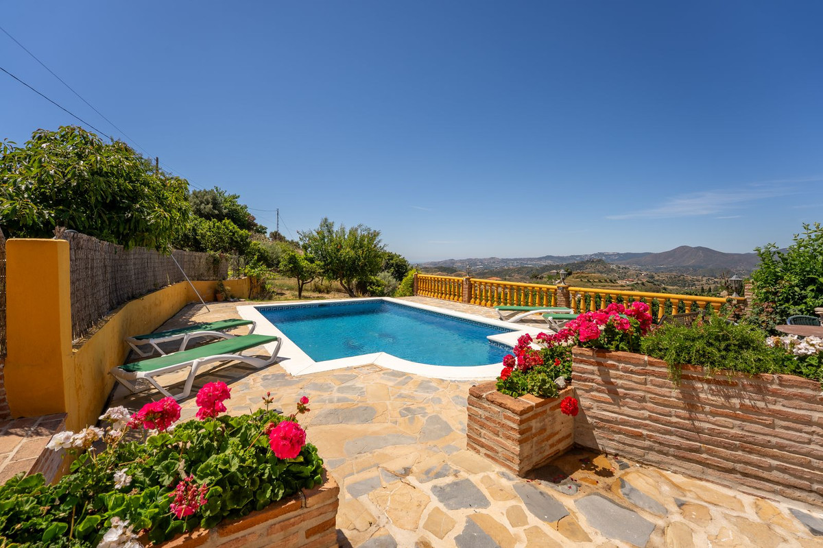 Villa for sale in Mijas