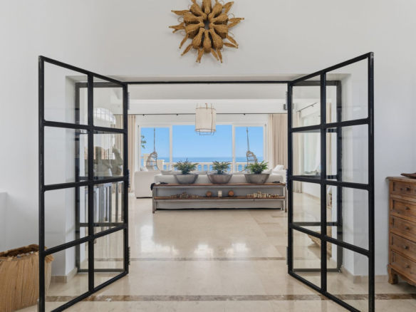 Villa for sale in Mijas