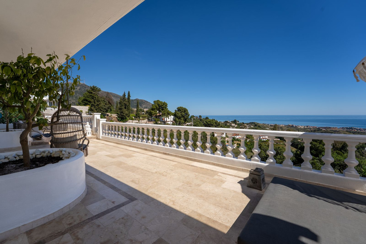 Villa for sale in Mijas