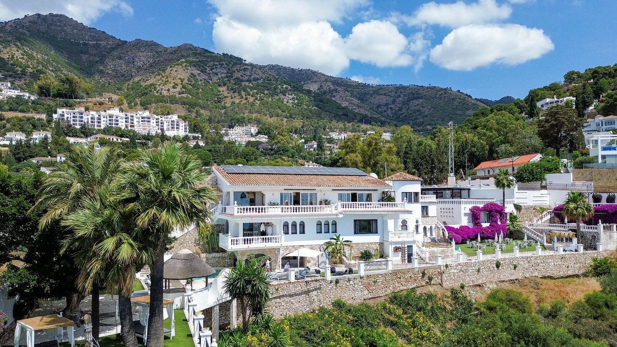 Villa for sale in Mijas